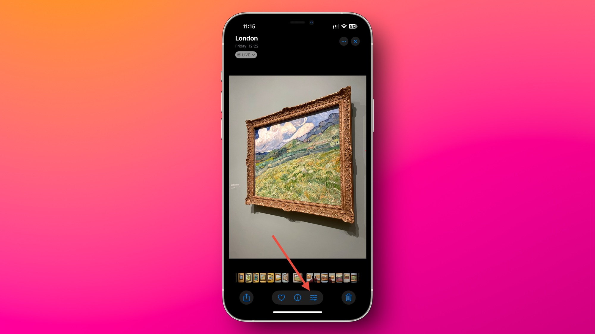 Une flèche pointe vers le bouton Modifier dans l'application Photos d'iOS 18.