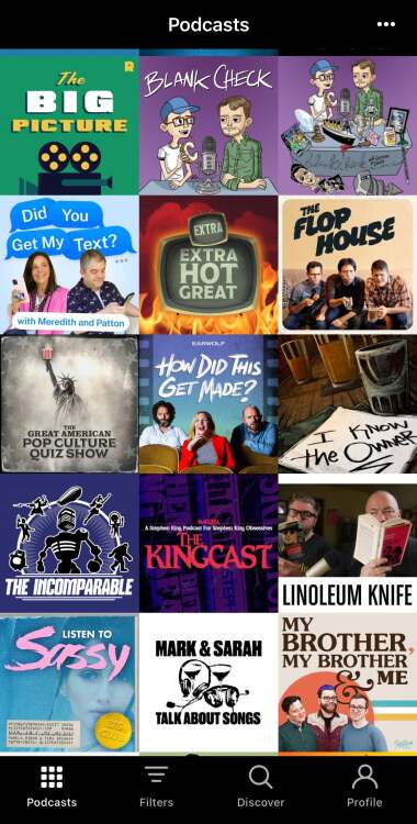 Capture d'écran de l'application PocketCasts affichant les couvertures de podcasts abonnés dans une grille