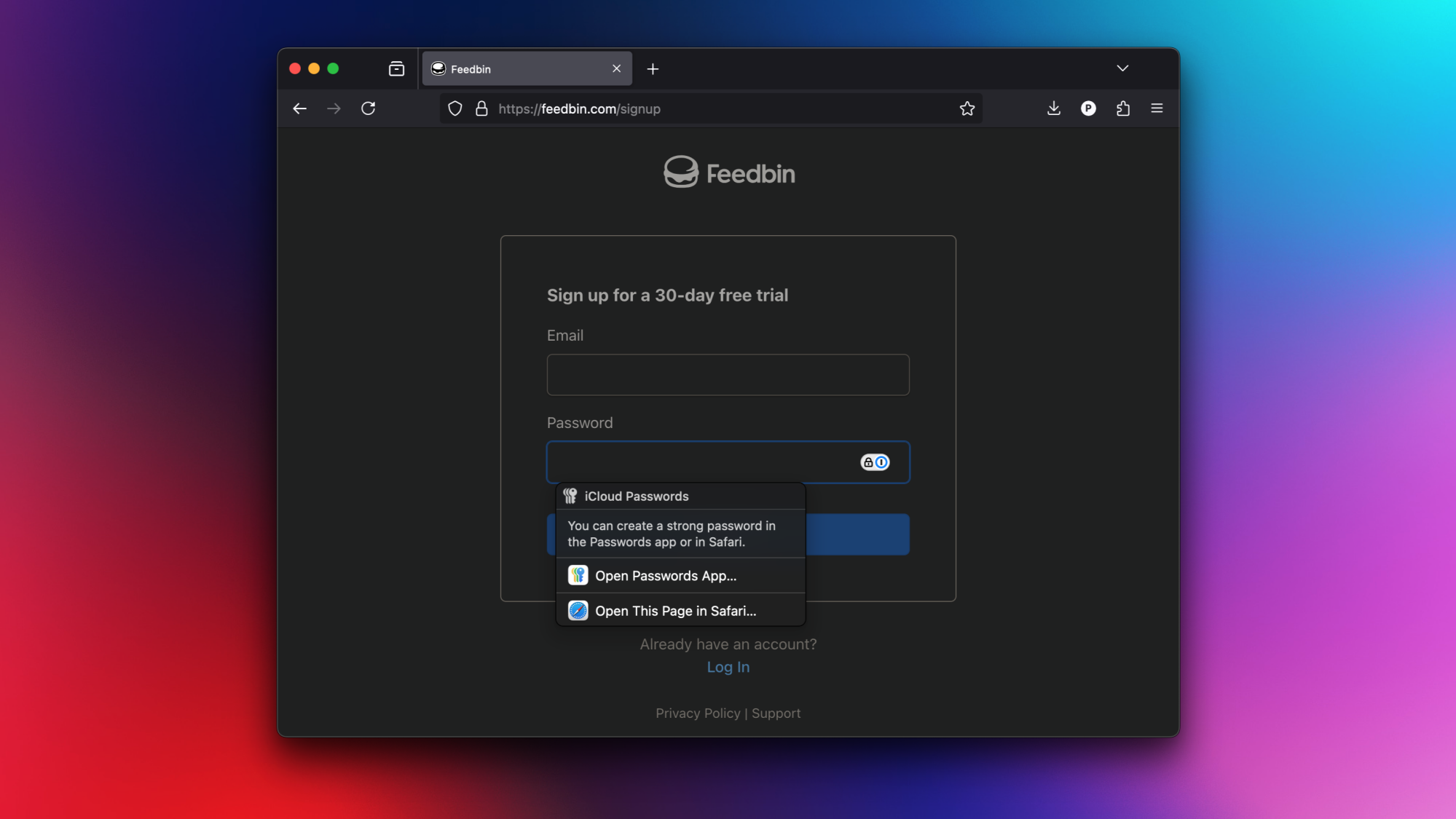 La page d'inscription de Feedbin.com, où l'extension Firefox d'Apple Passwords vous demande d'ouvrir Passwords ou d'ouvrir cette page dans Safari pour créer un mot de passe fort.