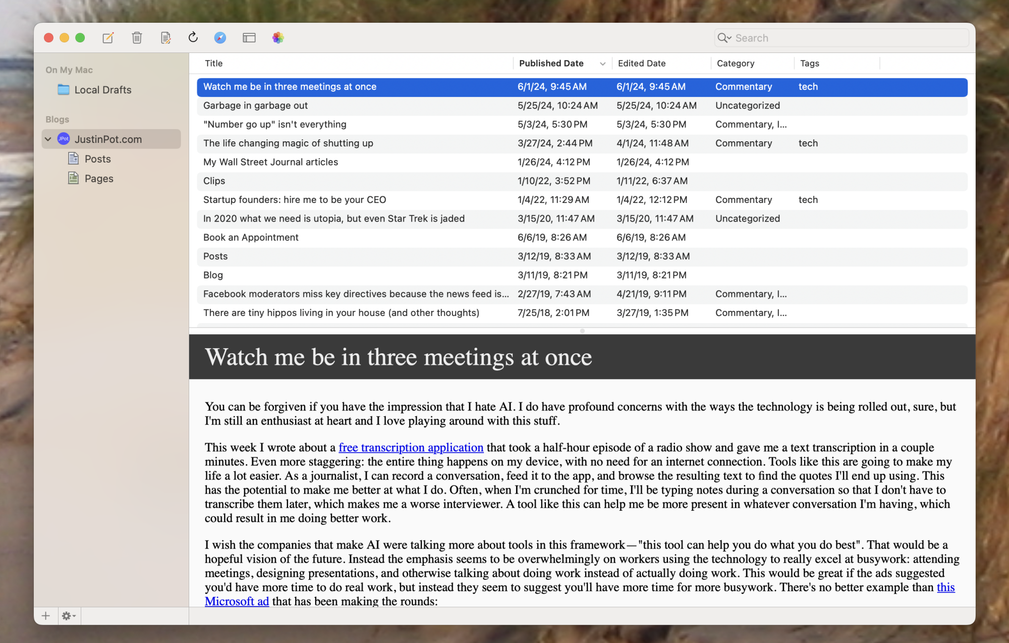 Une capture d'écran de la fenêtre principale de MarsEdit, qui est une liste de posts disposés de manière similaire à Mac Mail.