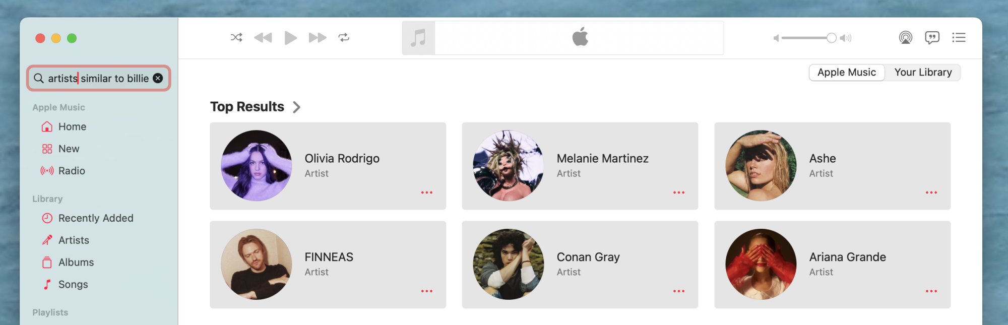 Une recherche sur Apple Music pour 'artistes similaires à Billie Eilish' liste Olivia Rodrigo, Melanie Martinez et Finneas.