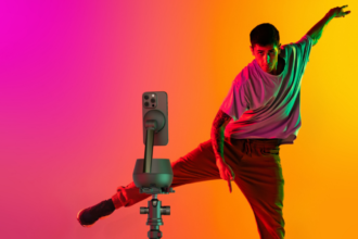Belkin a enfin conçu un trépied pour son support de créateur TikTok.