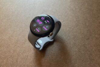 Critique de la montre Pixel 3 : idéale pour le suivi de la condition physique décontracté.