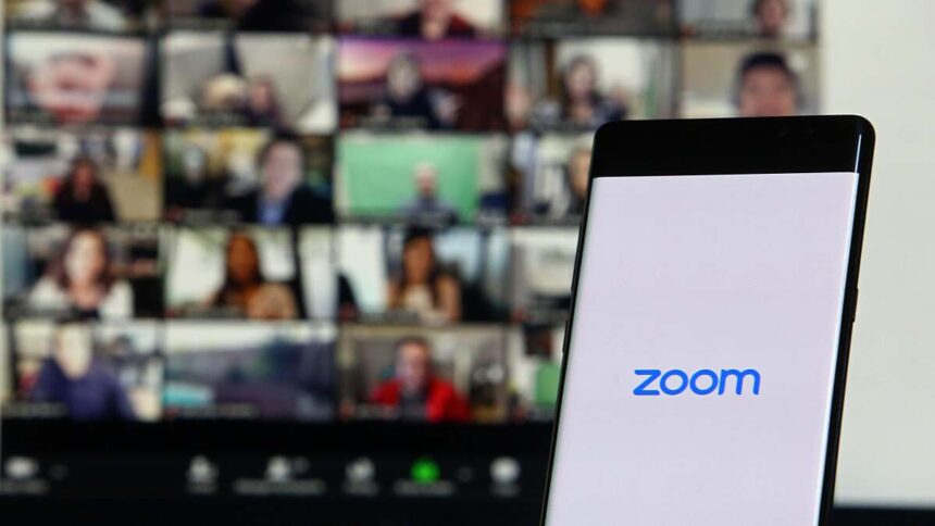 Empêchez Zoom de garder le micro de votre Mac actif après un appel.