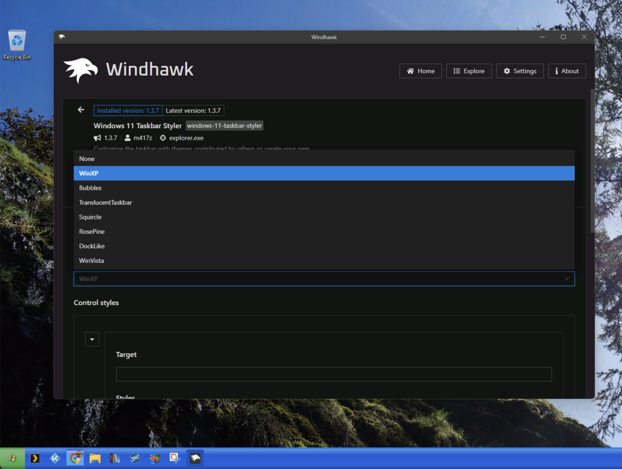 L'écran des paramètres pour le mode de la barre des tâches de Windows 11 vous permet de choisir quelle barre des tâches vous souhaitez. L'utilisateur ici a choisi Windows XP, et la barre des tâches est en effet d'un vert éclatant.