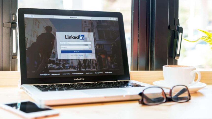 Comment consulter discrètement le profil LinkedIn de quelqu’un sans qu’il le sache.