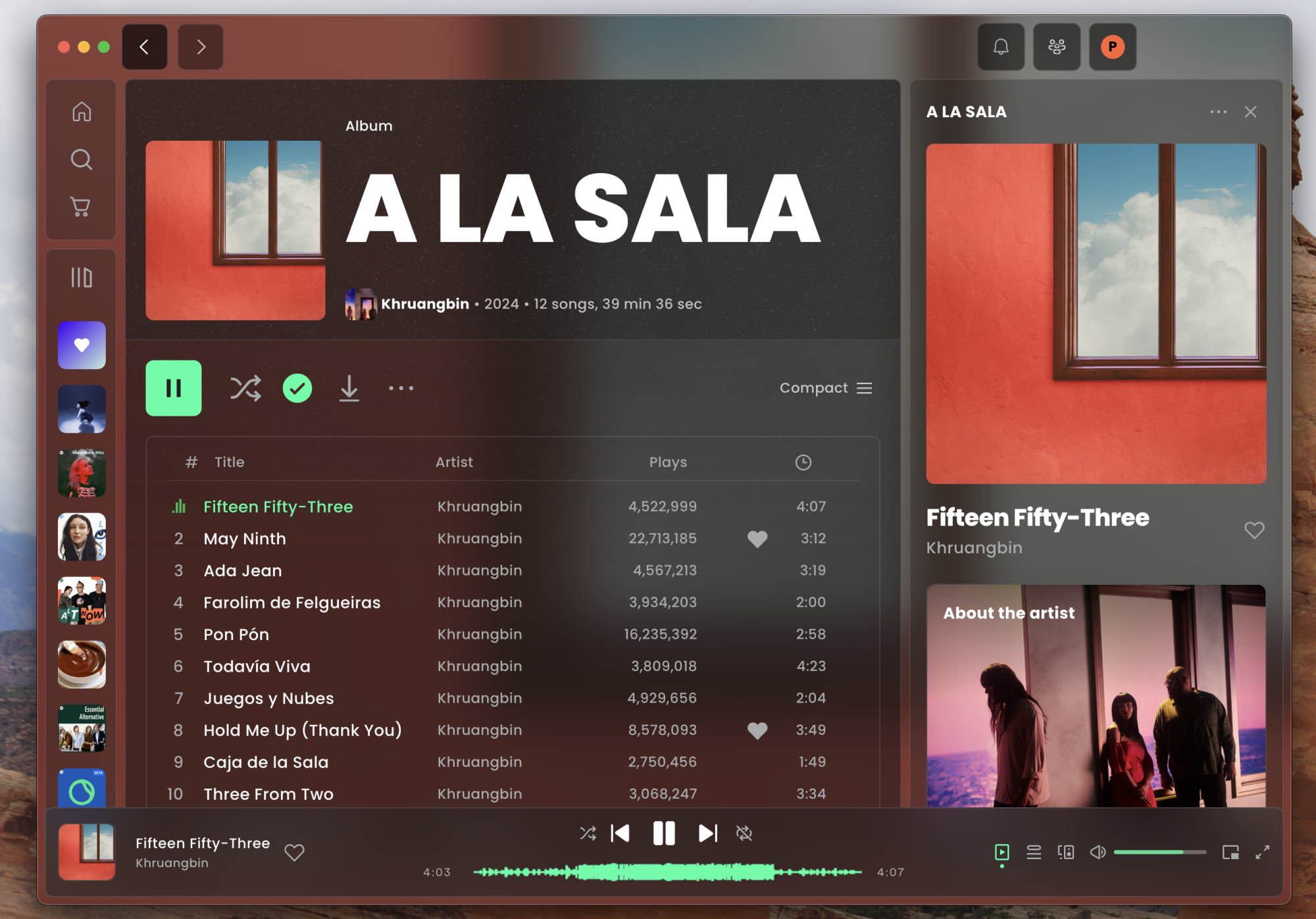 Spotify personnalisé pour avoir un meilleur aspect. Le thème utilise les couleurs de l'album actuellement joué et semble généralement beaucoup plus agréable à l'œil.