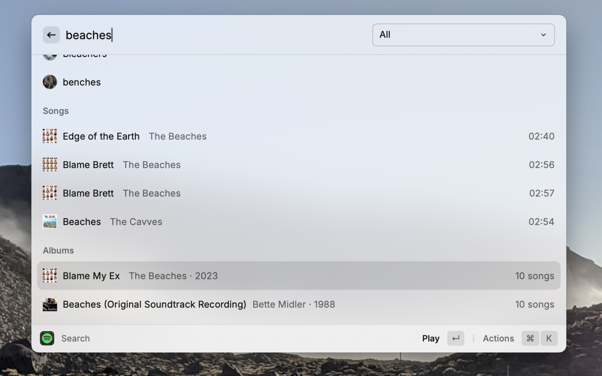 Une capture d'écran de Raycast montrant une recherche pour le groupe 'beaches'