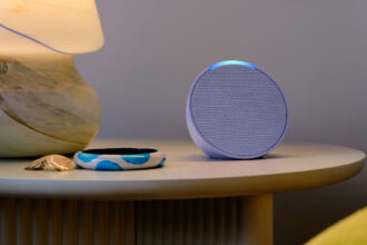 Configurez votre haut-parleur intelligent pour vous alerter en cas de détecteurs de fumée et de monoxyde de carbone.