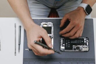 Certains iPhone 16 utilisent une colle spéciale qui facilite leur réparation.