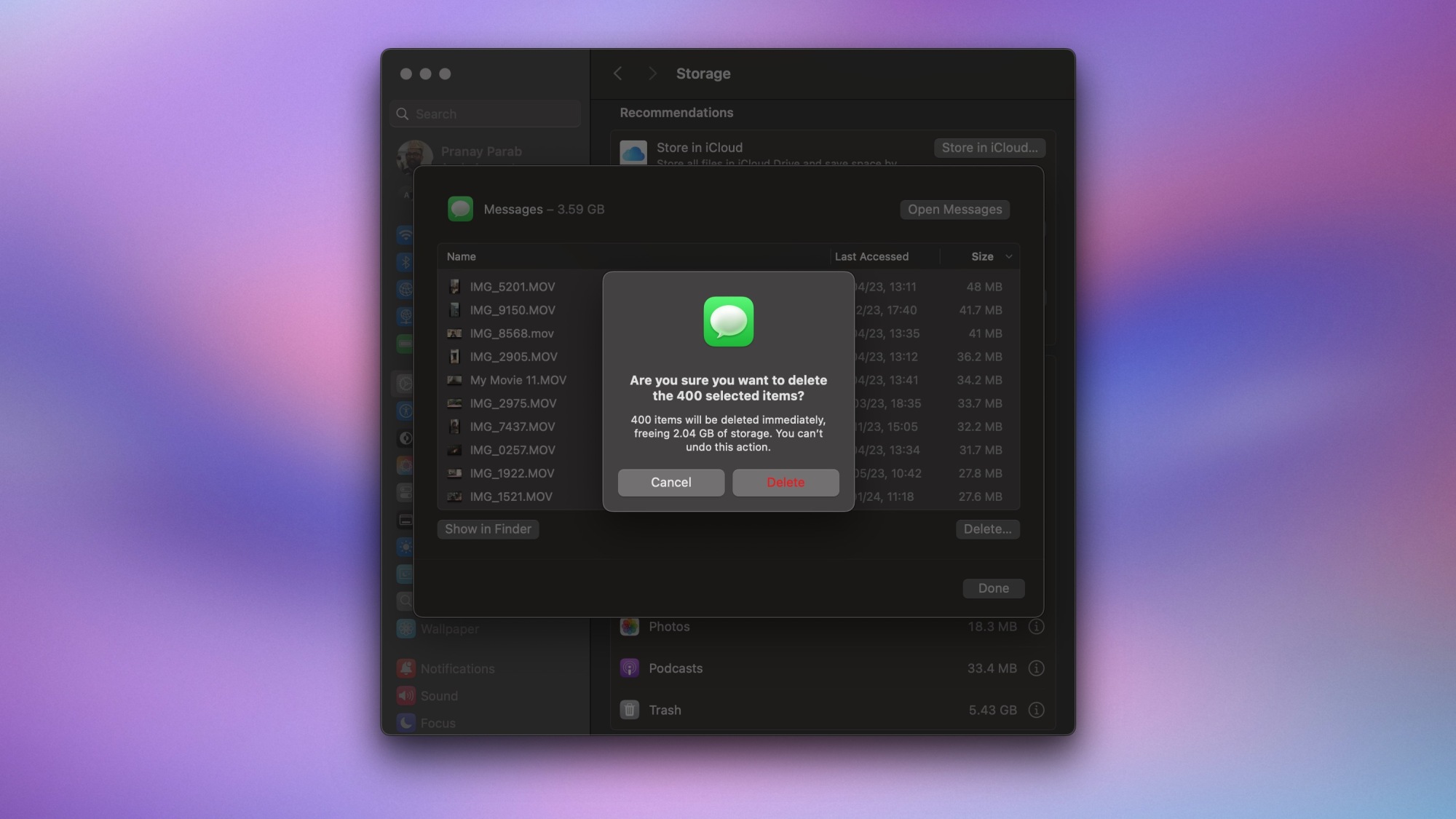 Une invite de confirmation demandant si l'utilisateur souhaite supprimer 400 pièces jointes de l'application Messages sur un Mac.