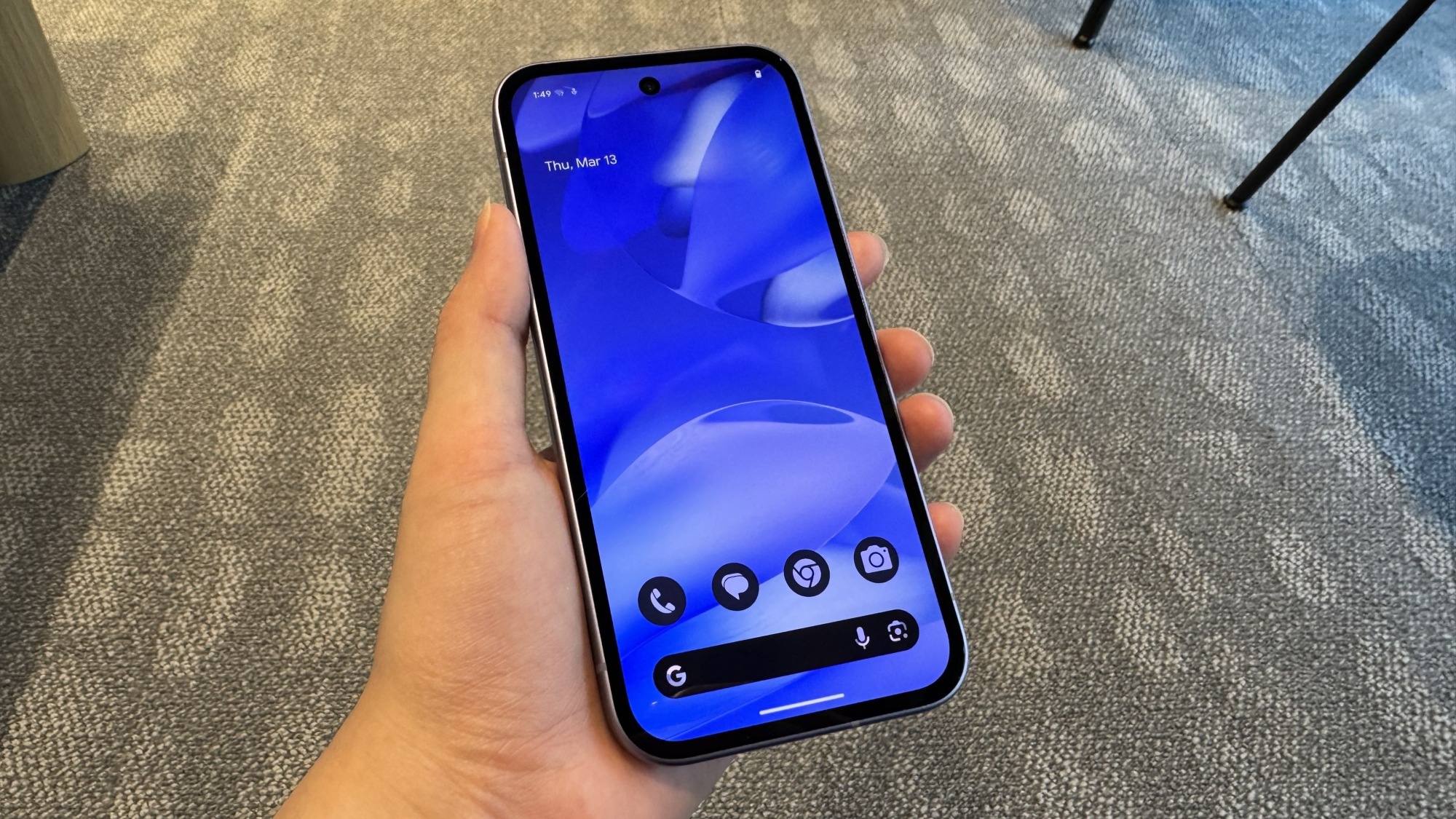 Pixel 9a de face