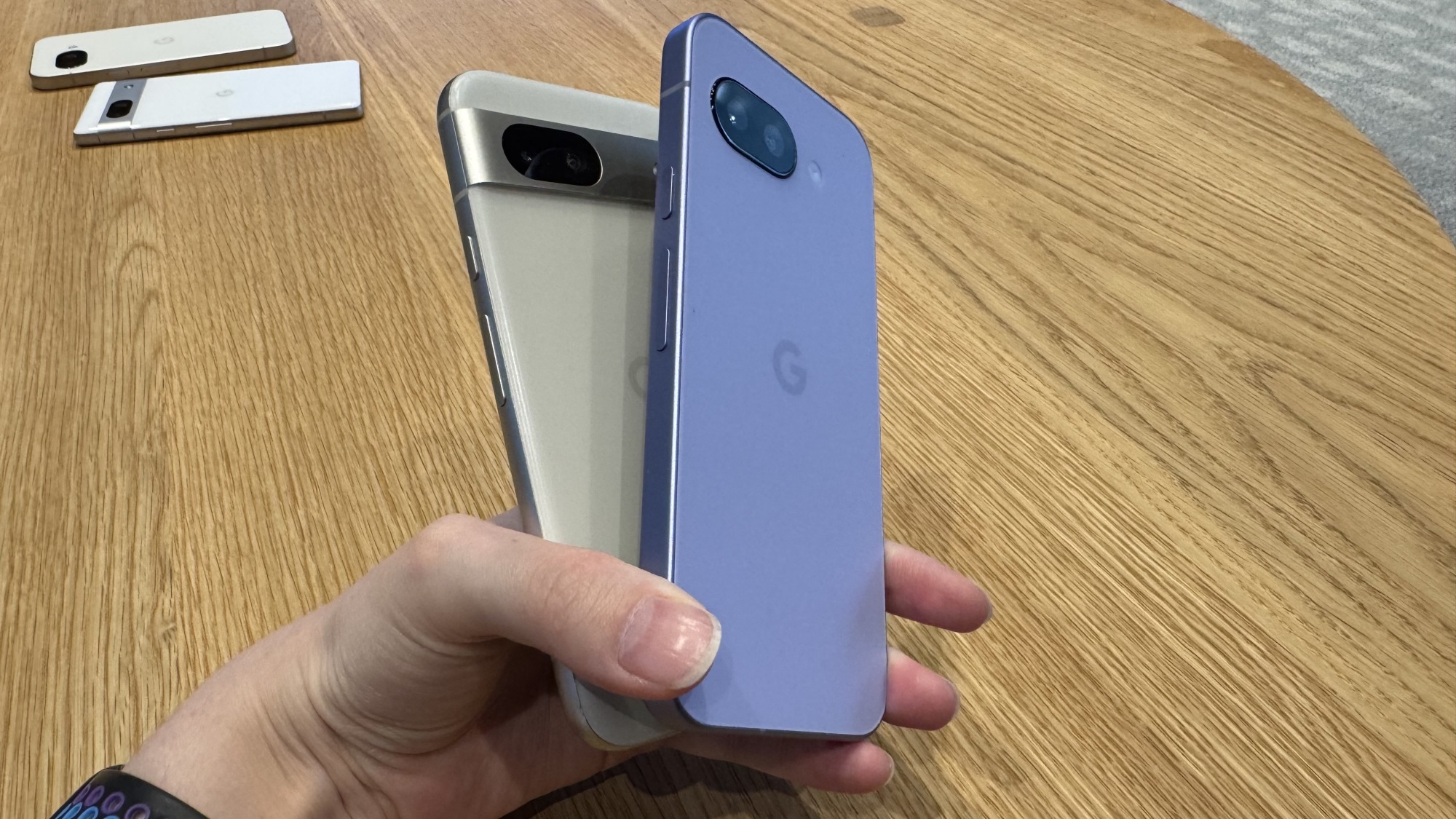 Pixel 8a (à gauche) vs. Pixel 9a (à droite)