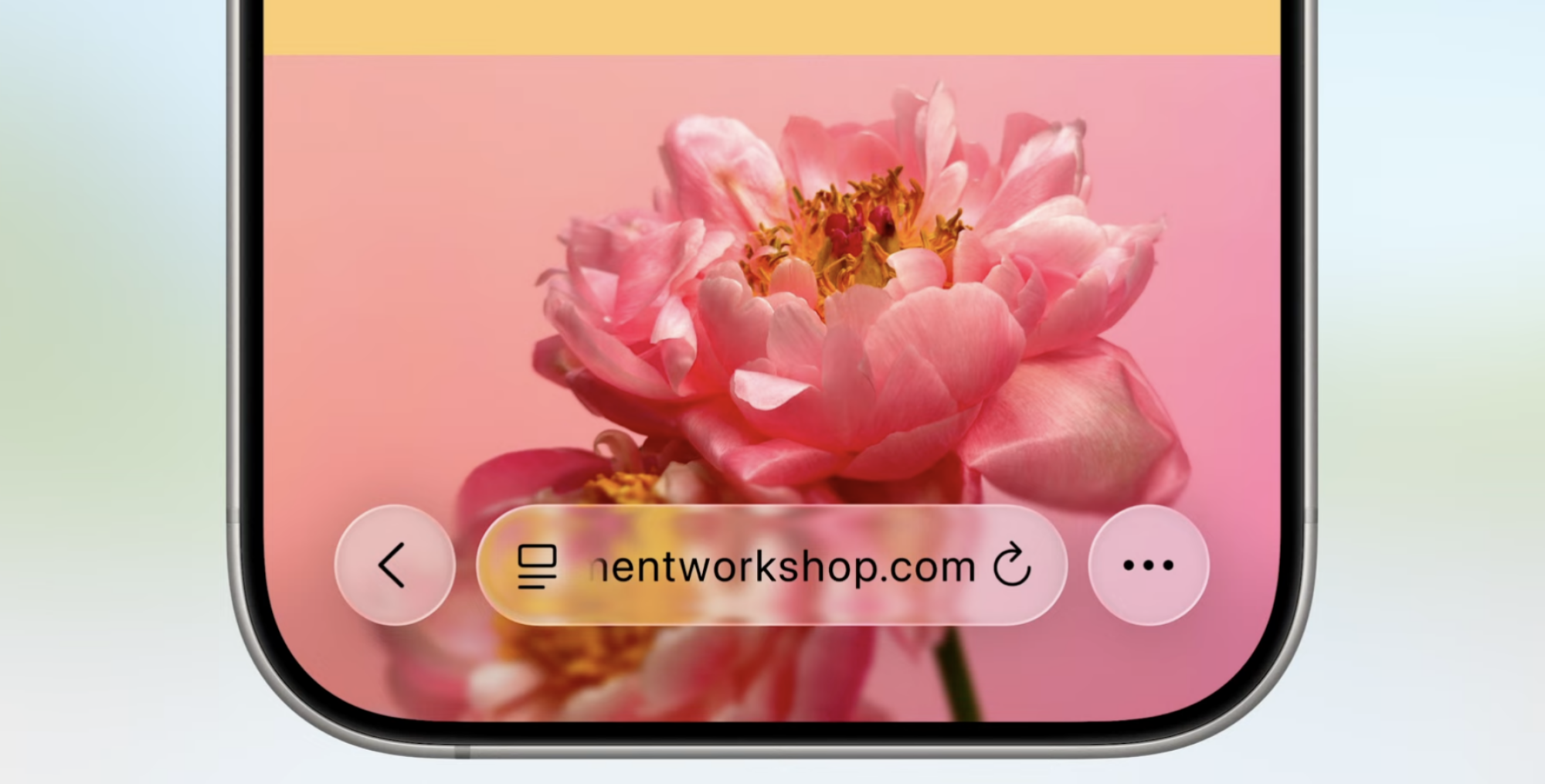 Une capture d'écran de la nouvelle interface Safari, avec une barre d'adresse transparente